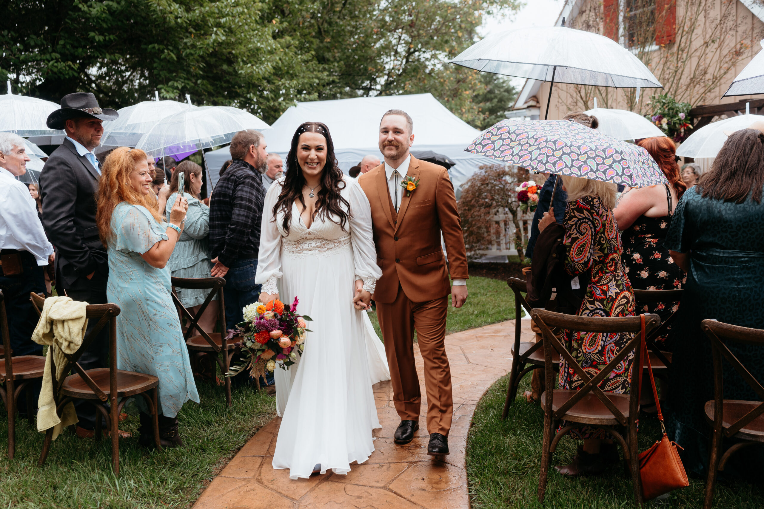 intimate backyard wedding