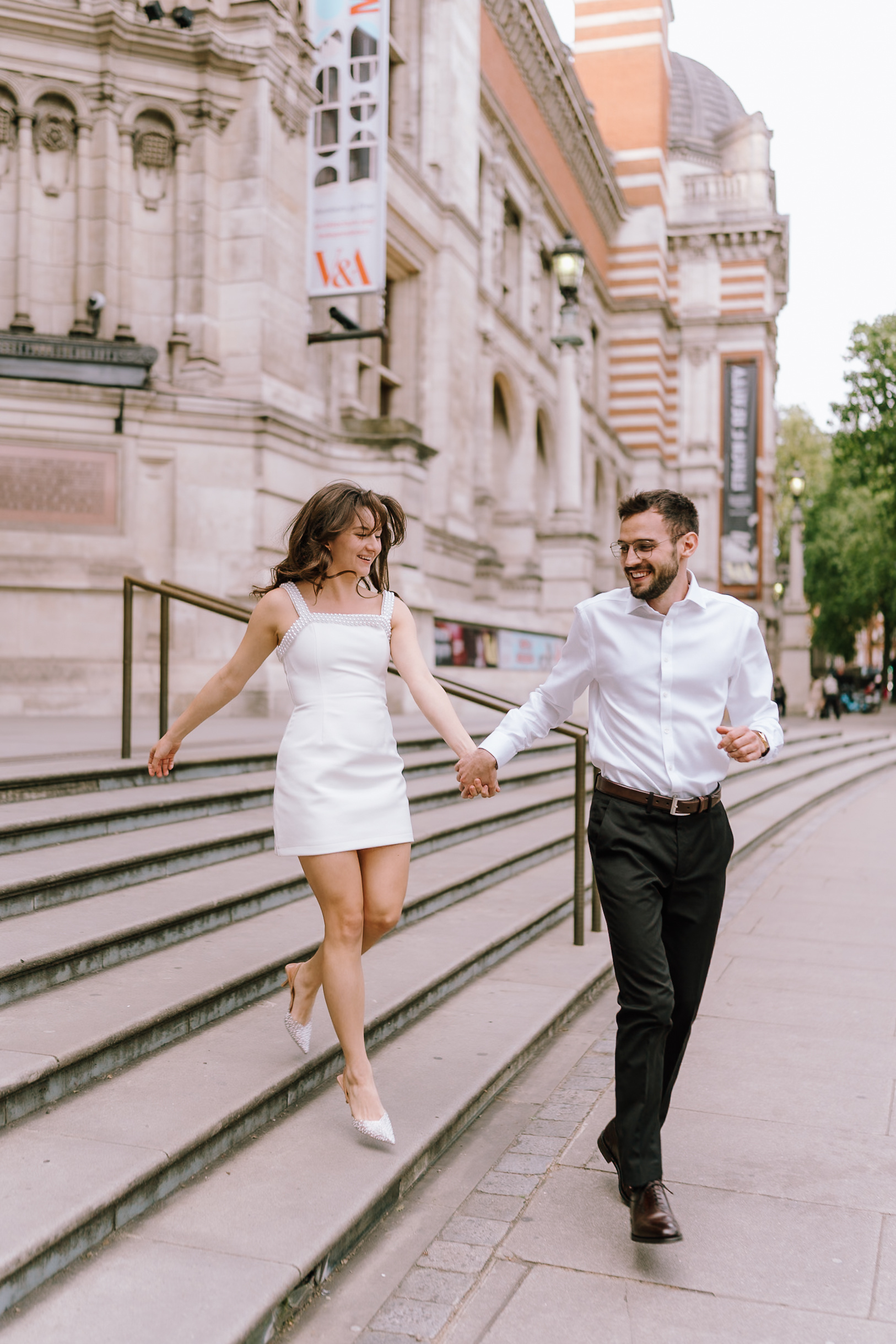 engagement session in Victoria & Albert museum in london